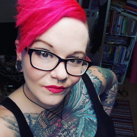 Meet your Posher, Liz - Picture 1 of 1